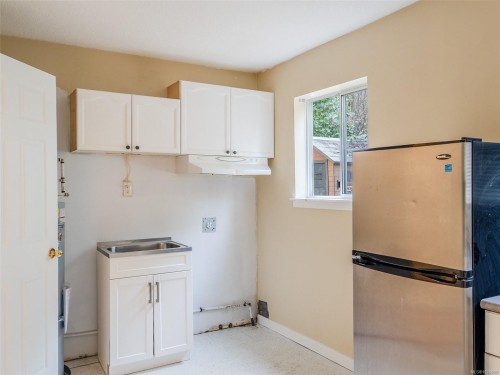 5997/6001 Hammond Bay Rd, Nanaimo, BC - Indoor