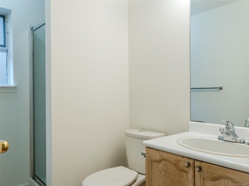 5997/6001 Hammond Bay Rd, Nanaimo, BC - Indoor Photo Showing Bathroom