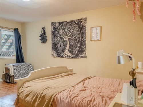 5997/6001 Hammond Bay Rd, Nanaimo, BC - Indoor Photo Showing Bedroom