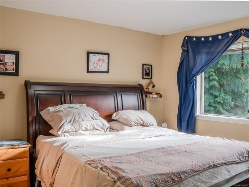 5997/6001 Hammond Bay Rd, Nanaimo, BC - Indoor Photo Showing Bedroom