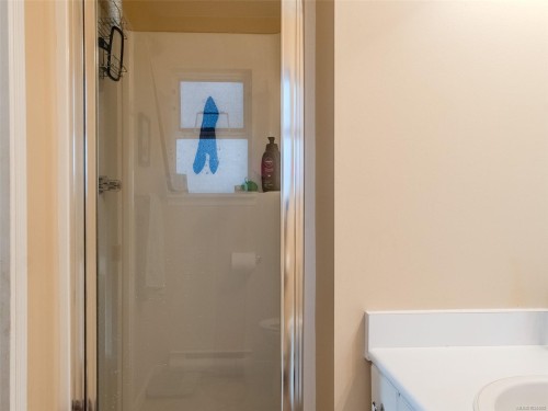 5997/6001 Hammond Bay Rd, Nanaimo, BC - Indoor Photo Showing Bathroom