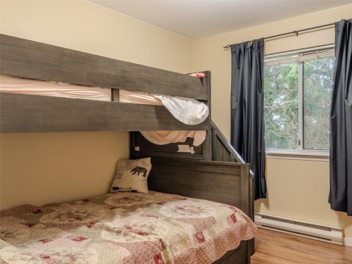 5997/6001 Hammond Bay Rd, Nanaimo, BC - Indoor Photo Showing Bedroom