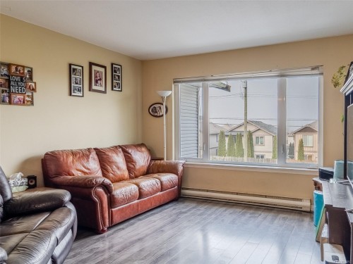 5997/6001 Hammond Bay Rd, Nanaimo, BC - Indoor Photo Showing Living Room