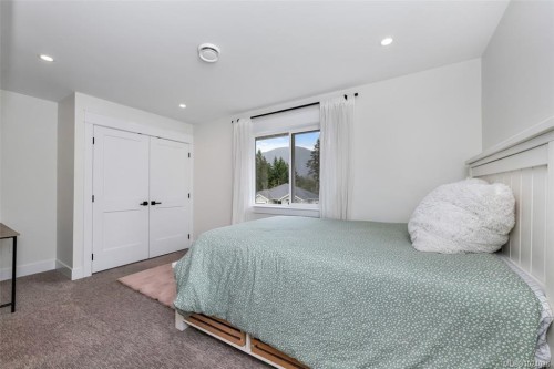 168 Edgewood Dr, Lake Cowichan, BC 