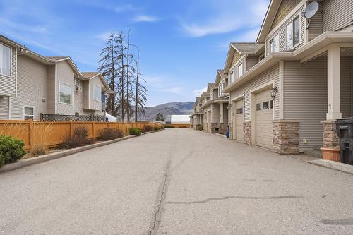 3-4610 20 Street, Vernon, BC - Outdoor