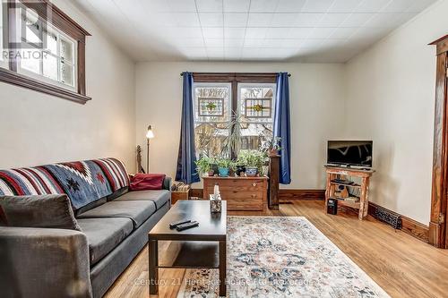 509 Hatch Street, Woodstock (Woodstock - South), ON - Indoor Photo Showing Living Room