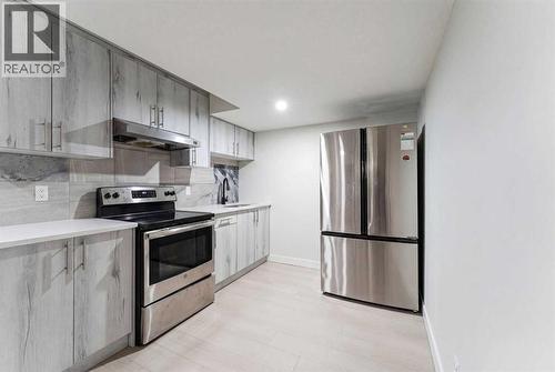 449 Chinook Winds View Sw, Airdrie, AB - Indoor Photo Showing Kitchen