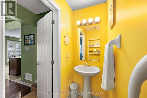 2 Piece Powder with Pedestal Sink - 3022 Freshwater Way, Ottawa, ON - Indoor Photo Showing Bathroom