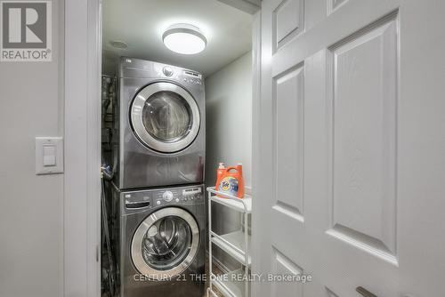 710 - 75 Weldrick Road E, Richmond Hill, ON - Indoor Photo Showing Laundry Room
