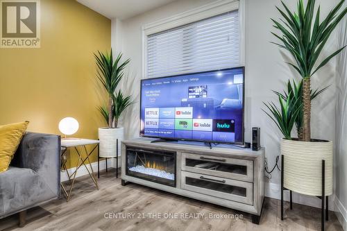 710 - 75 Weldrick Road E, Richmond Hill, ON - Indoor Photo Showing Other Room