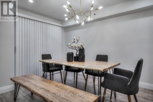 710 - 75 Weldrick Road E, Richmond Hill, ON - Indoor Photo Showing Dining Room
