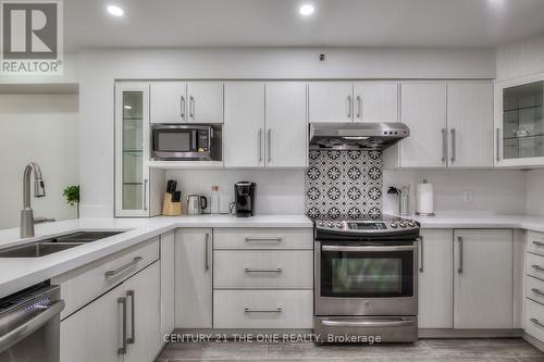 710 - 75 Weldrick Road E, Richmond Hill, ON - Indoor Photo Showing Kitchen With Double Sink With Upgraded Kitchen