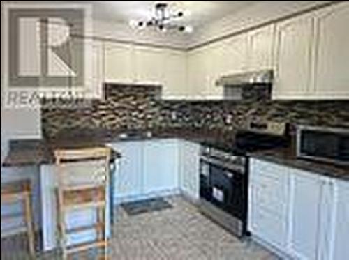 19 Callander Crescent, New Tecumseth, ON - Indoor Photo Showing Kitchen