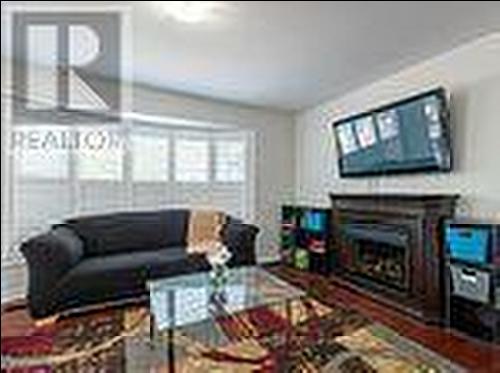 19 Callander Crescent, New Tecumseth, ON - Indoor Photo Showing Living Room With Fireplace