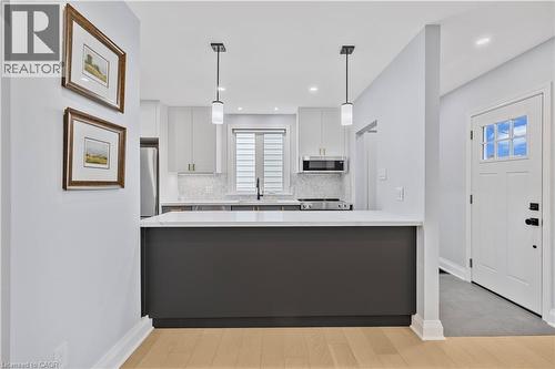9 Admiral Road, St. Catharines, ON - Indoor Photo Showing Kitchen