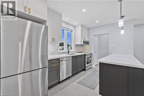 9 Admiral Road, St. Catharines, ON - Indoor Photo Showing Kitchen
