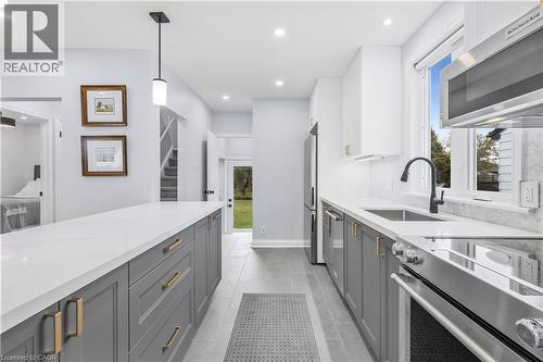 9 Admiral Road, St. Catharines, ON - Indoor Photo Showing Kitchen With Upgraded Kitchen