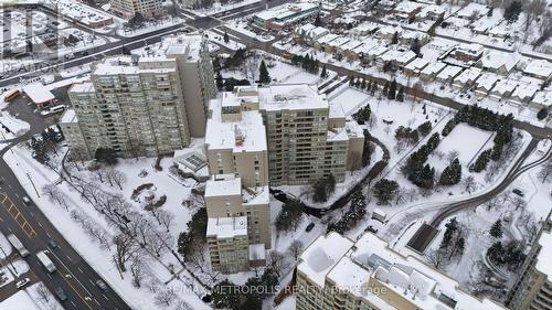 1501 - 11 Townsgate Drive, Vaughan, ON - Outdoor