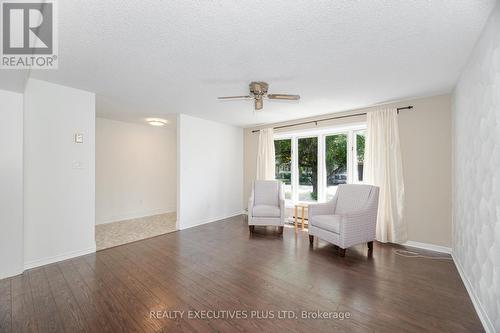 Living Room - 112 Tecumseth Pines Drive, New Tecumseth, ON - Indoor Photo Showing Living Room