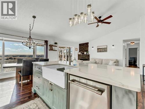 122 Redcliff Way Sw, Redcliff, AB - Indoor