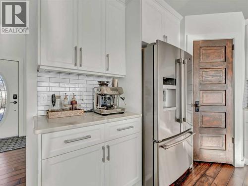 122 Redcliff Way Sw, Redcliff, AB - Indoor Photo Showing Kitchen