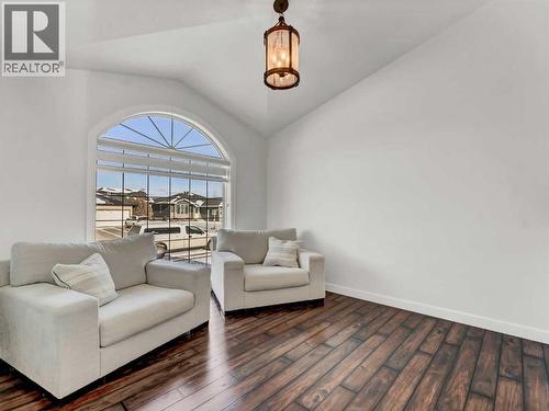 122 Redcliff Way Sw, Redcliff, AB - Indoor Photo Showing Living Room