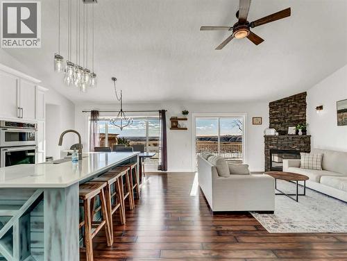 122 Redcliff Way Sw, Redcliff, AB - Indoor