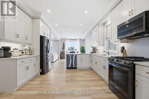 31 Miranda Path, Woolwich, ON - Indoor Photo Showing Kitchen With Upgraded Kitchen