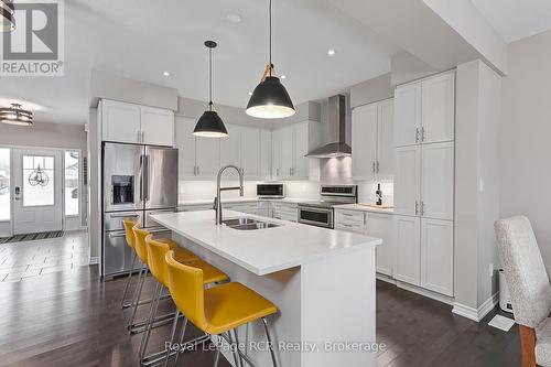 160 Preservation Road, Collingwood, ON - Indoor Photo Showing Kitchen With Double Sink With Upgraded Kitchen