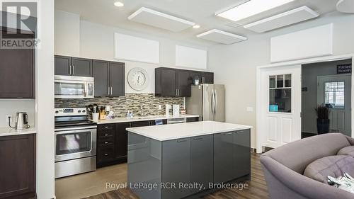 160 Preservation Road, Collingwood, ON - Indoor Photo Showing Kitchen With Upgraded Kitchen