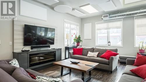 160 Preservation Road, Collingwood, ON - Indoor Photo Showing Living Room