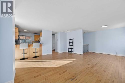 211, 25 Glamis Green Sw, Calgary, AB - Indoor Photo Showing Other Room