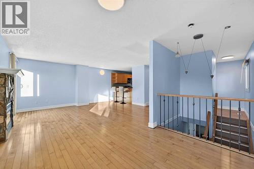 211, 25 Glamis Green Sw, Calgary, AB - Indoor Photo Showing Other Room