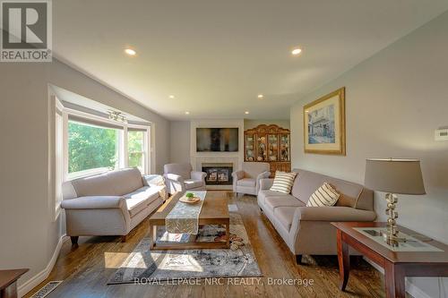 146 Four Mile Creek Road, Niagara-On-The-Lake (St. Davids), ON - Indoor Photo Showing Living Room With Fireplace