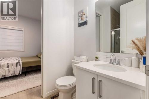 29 Marmot Passage Nw, Calgary, AB - Indoor Photo Showing Bathroom