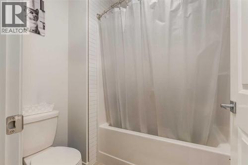 29 Marmot Passage Nw, Calgary, AB - Indoor Photo Showing Bathroom
