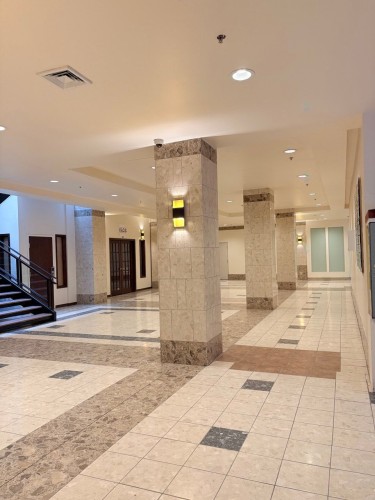 Commerce - 107-4055 Rue Ste-Catherine O., Westmount, QC - Indoor Photo Showing Other Room