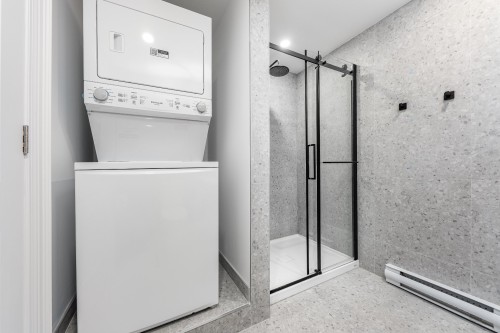 Salle de bains - 2-4801 Av. Lacombe, Montréal (Côte-Des-Neiges/Notre-Dame-De-Grâce), QC - Indoor Photo Showing Laundry Room