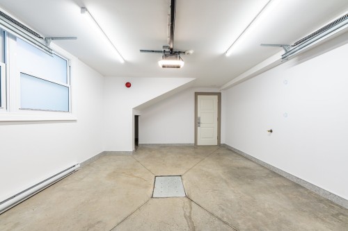 Garage - 2-4801 Av. Lacombe, Montréal (Côte-Des-Neiges/Notre-Dame-De-Grâce), QC - Indoor Photo Showing Other Room