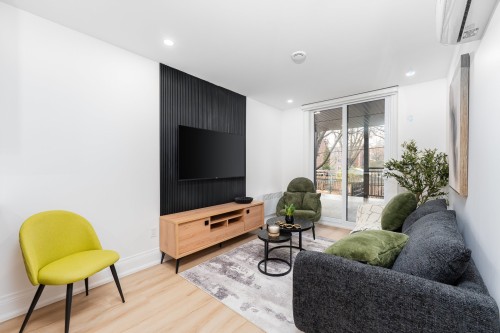Salon - 2-4801 Av. Lacombe, Montréal (Côte-Des-Neiges/Notre-Dame-De-Grâce), QC - Indoor Photo Showing Living Room