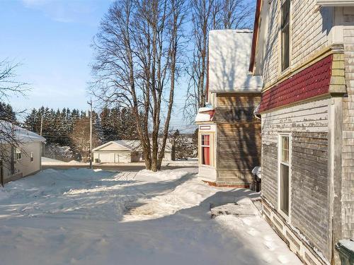 251 Victoria Street E, Amherst, NS 