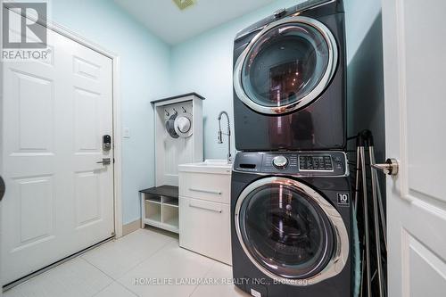 26 Monaco Crescent, Richmond Hill, ON - Indoor Photo Showing Laundry Room