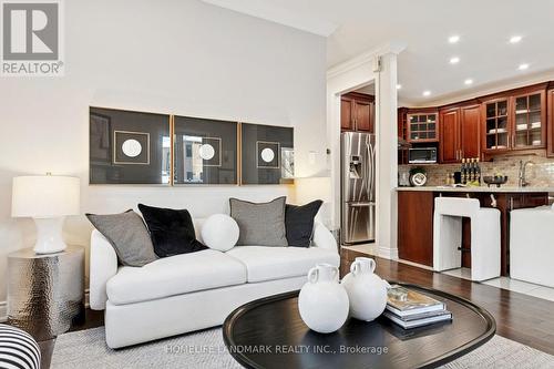 26 Monaco Crescent, Richmond Hill, ON - Indoor Photo Showing Living Room
