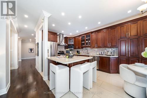 26 Monaco Crescent, Richmond Hill, ON - Indoor Photo Showing Kitchen With Upgraded Kitchen