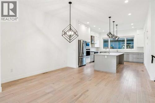2409 28 Avenue Sw, Calgary, AB - Indoor Photo Showing Kitchen With Upgraded Kitchen