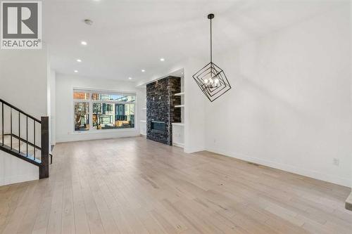 2409 28 Avenue Sw, Calgary, AB - Indoor