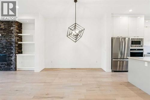 2409 28 Avenue Sw, Calgary, AB - Indoor Photo Showing Kitchen