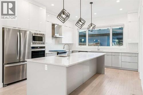 2409 28 Avenue Sw, Calgary, AB - Indoor Photo Showing Kitchen With Upgraded Kitchen