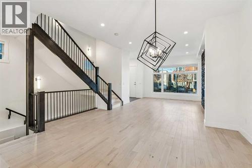 2409 28 Avenue Sw, Calgary, AB - Indoor Photo Showing Other Room