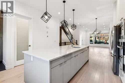 2409 28 Avenue Sw, Calgary, AB - Indoor Photo Showing Kitchen With Upgraded Kitchen